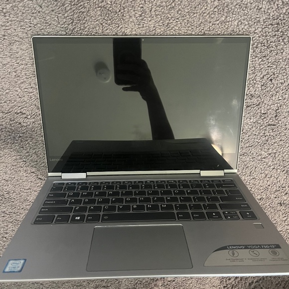 Lenovo Laptop. Selling with bluetooth mouse, bluetooth pen,...